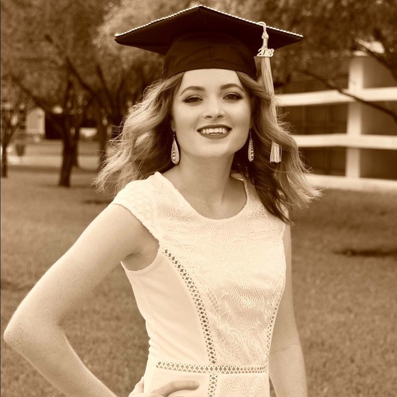 Meet your Posher, Nicole - Picture 1 of 1